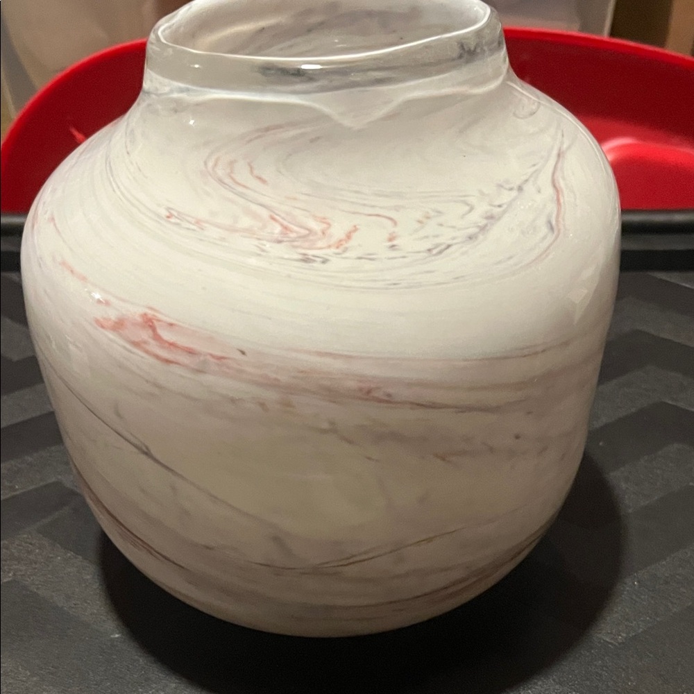 Anthropologie White and Pale Pink Marble-Effect Glads Vase - Picture 4 of 5
